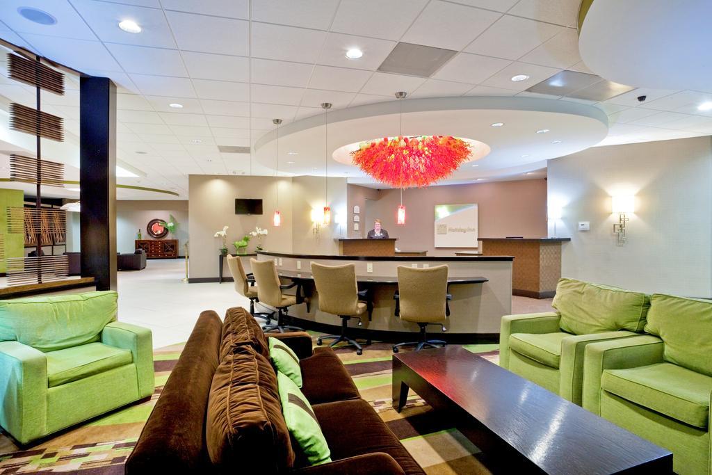 Holiday Inn Olathe Medical Center Interior photo